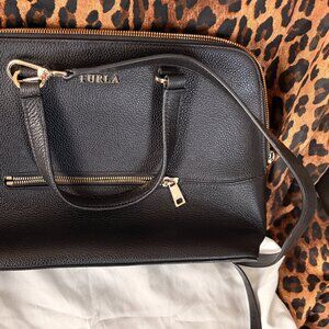 FURLA LARGE SHOULDER BAG IN BLACK LEATHER